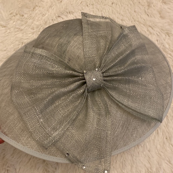 BELLISSIMA MILLINERY COLLECTION
Bow Sinamay Hatinator Hairslide one size green - Picture 3 of 8